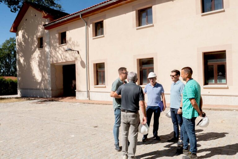 Avanzan las obras de La Hospedería La Serrana, en Piornal, para sacar su gestión a nueva licitación