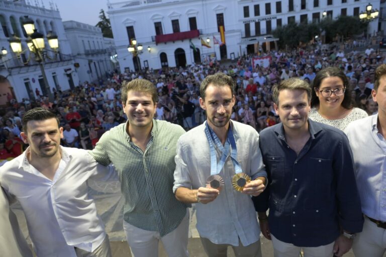Llerena recibe al medallista olímpico Álvaro Martín Uriol